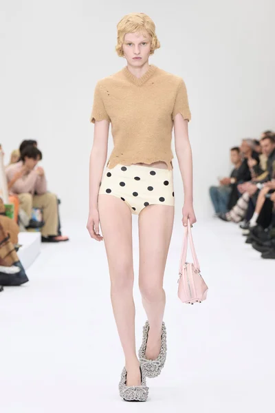 Look 11